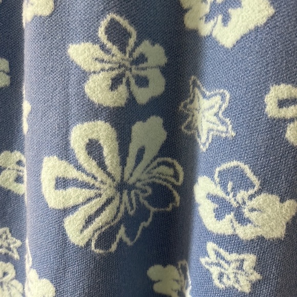 $5 $5 $5 NEW Amazon Blue Flower Power Jersey Stretchy Open Back Midi Dress Sz M - Picture 6 of 6